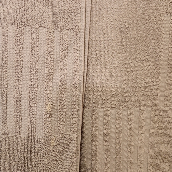 Lacoste Light Gray Towel Collection - Picture 4 of 4